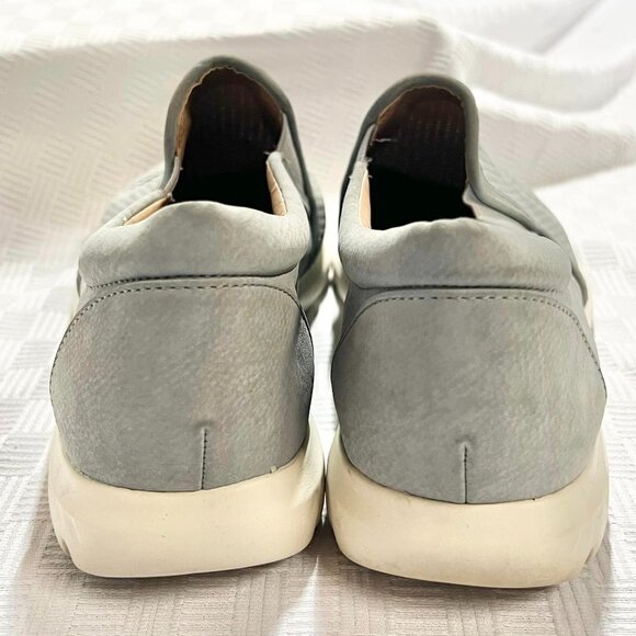 Size  9.5 Woman s SOUL Naturalizer Gray Casual Walking Shoe - Picture 9 of 10